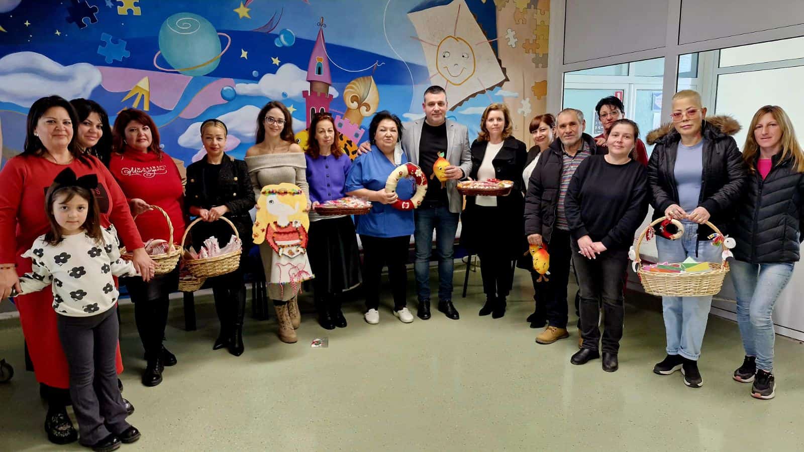 Деца, ученици и студенти дариха ръчно изработени мартенички в УМБАЛ „Свети Георги“ 1 1